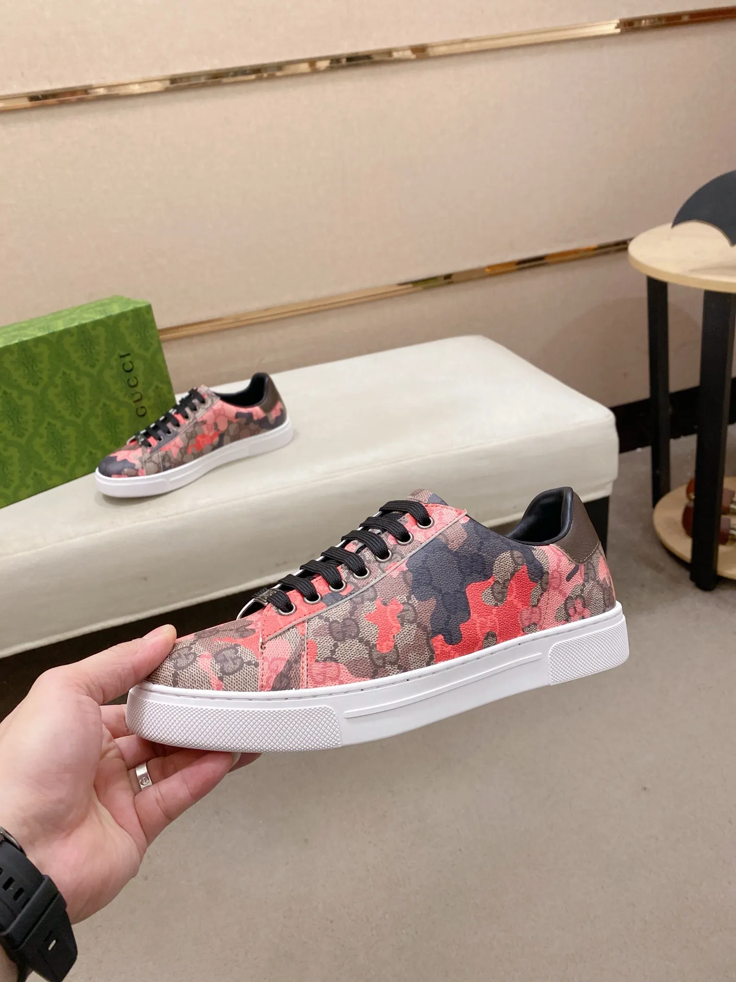 Ex-factory price 380💰【Gucci】Gucci men’s latest series of casual shoes! The official website is built 1:1. The upper is made of imported high-quality cowhide, and the lining is made of high-quality sheepskin, which is soft and comfortable. Picky selection of materials and exquisite workmanship give you the best enjoyment. Number of yards: 38-44 yards.